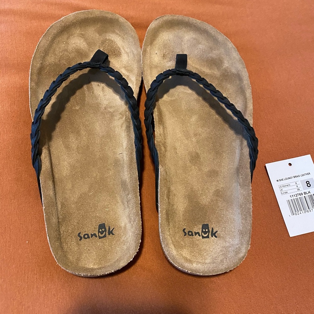 Super cute Sanuk sandals